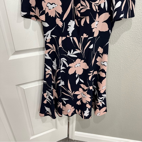 Maggie London Size 4 ✨Blue and Pink ✨Tie Neck ✨Fit and Flare Dress - Picture 6 of 10